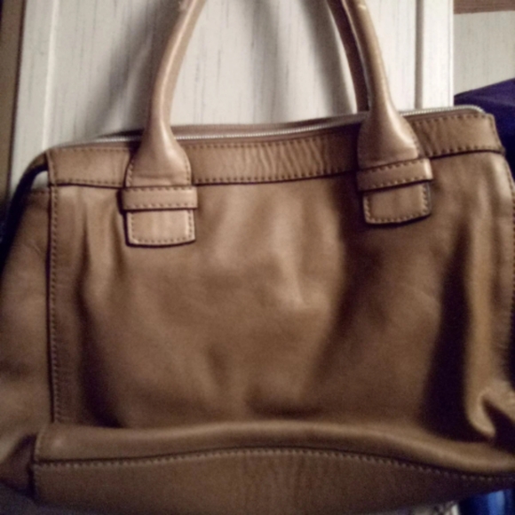 Guess purse - Picture 3 of 5